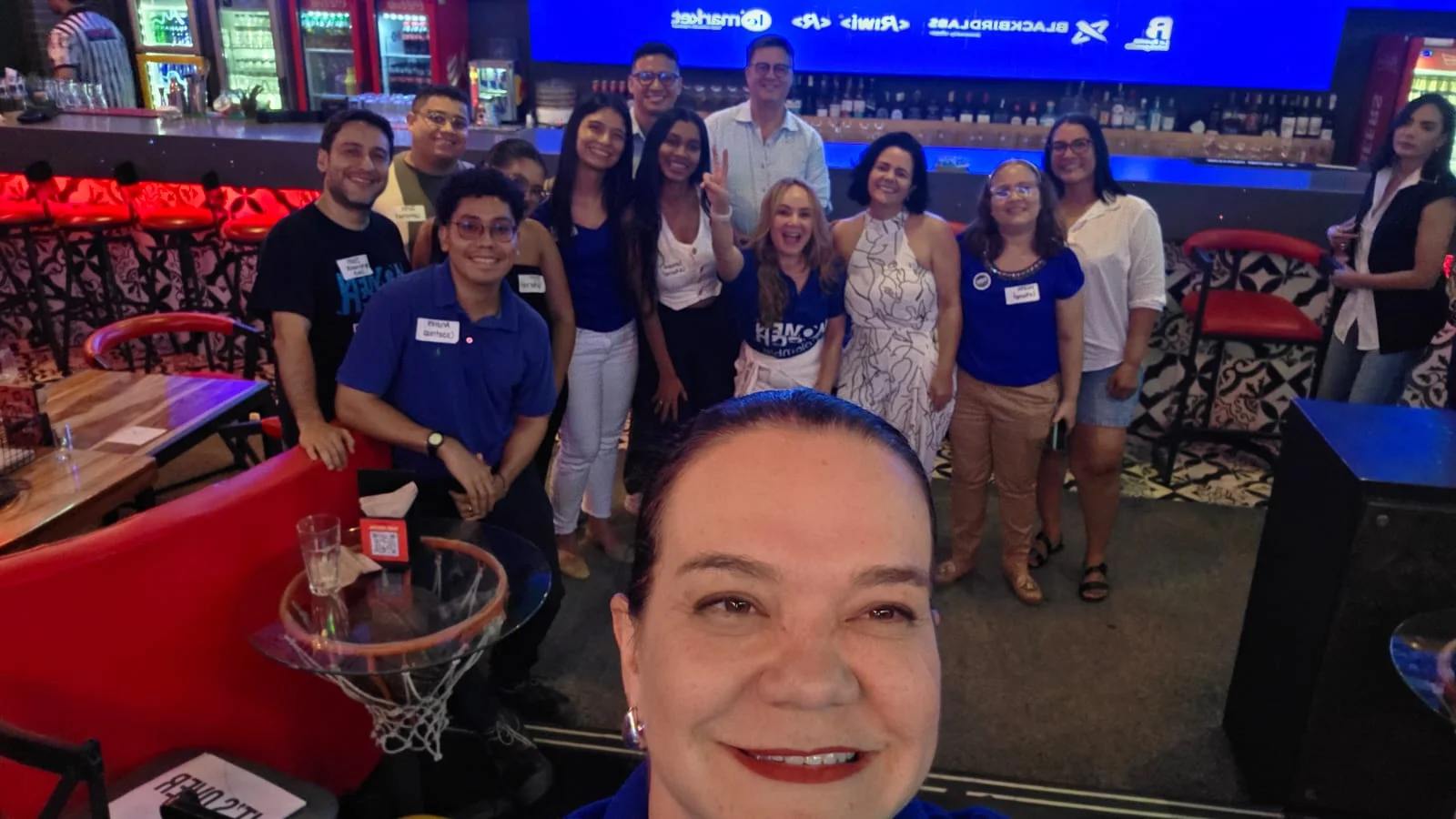 Público asistente al foro de Women in Tech Caribe en el Coliso Sports Bar