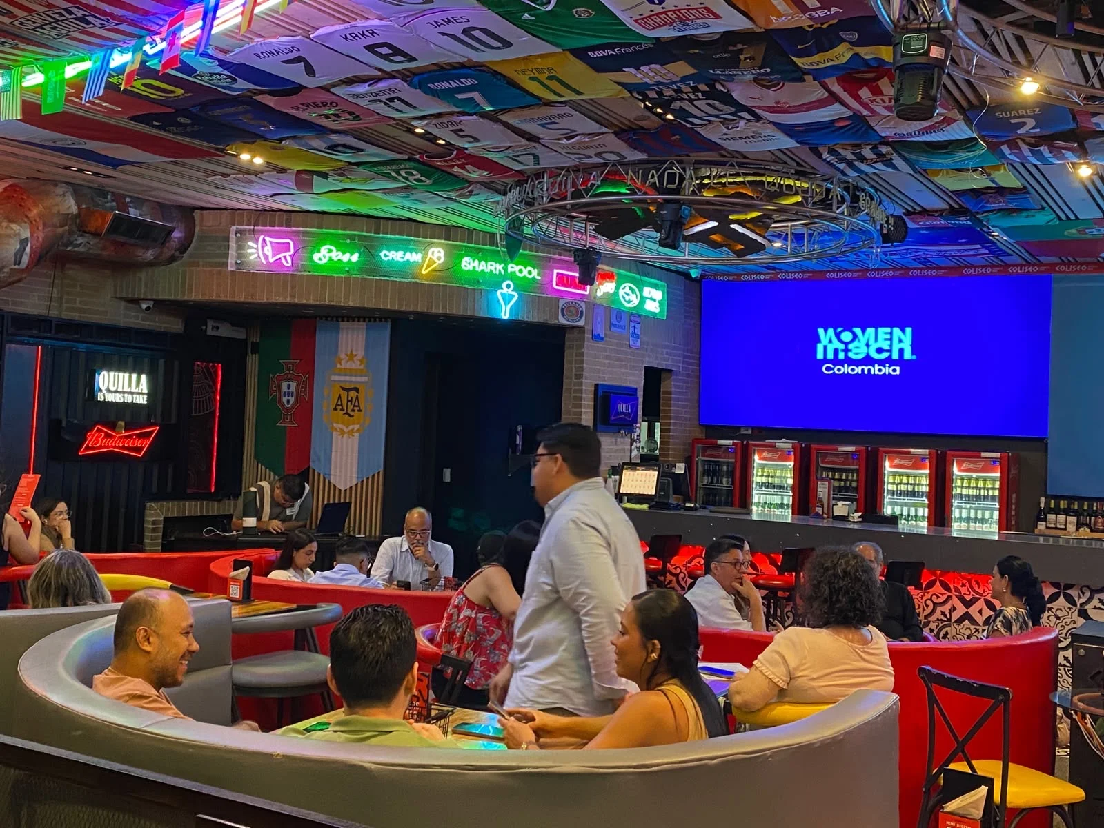 Founders del Caribe colombiano compartiendo en el evento tech